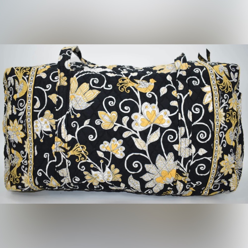 Vera Bradley duffle bag - great condition! 💫